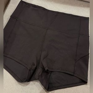 Lululemon Black Size 10 Short Hidden Pocket 2.5”